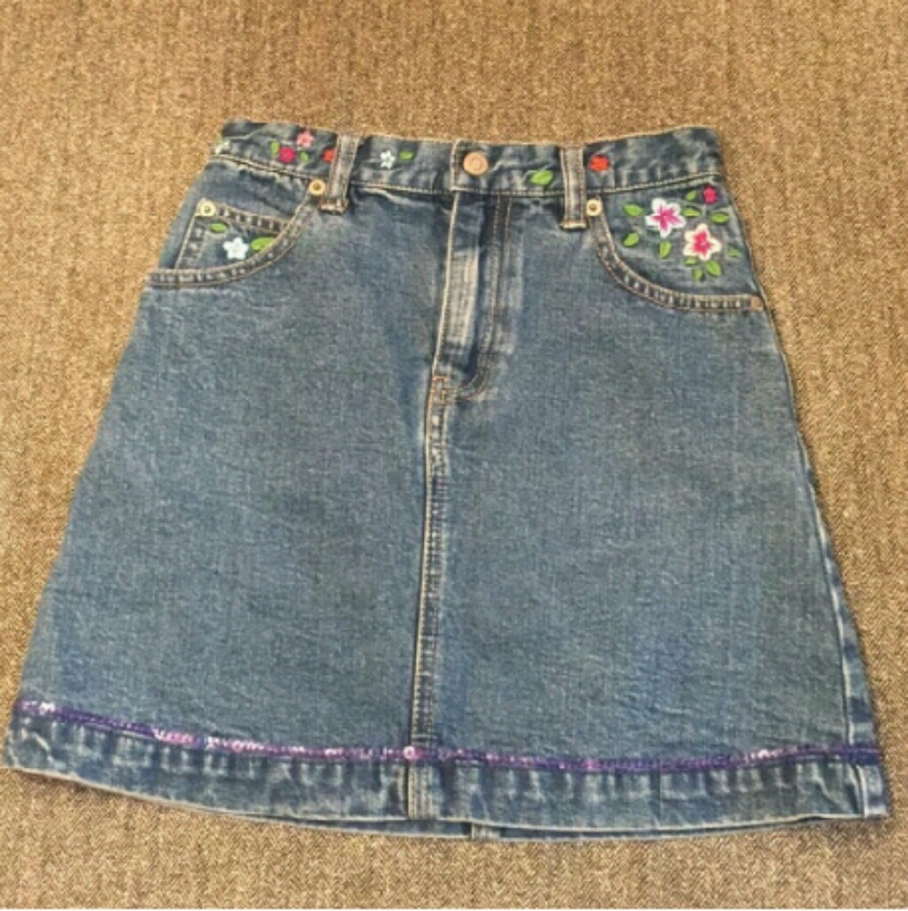 GAP denim skirt w/floral embroidery